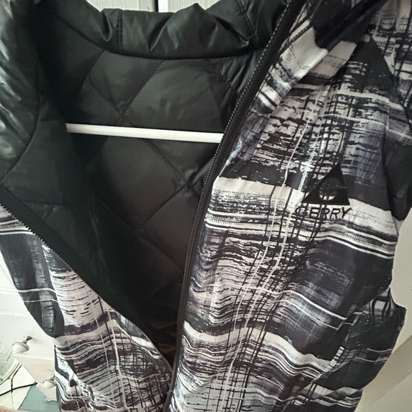 NWOT GERRY DOWN Black and Gray Hooded Puffer Vest, REVERSIBLE w/Pockets in & out - Picture 8 of 16